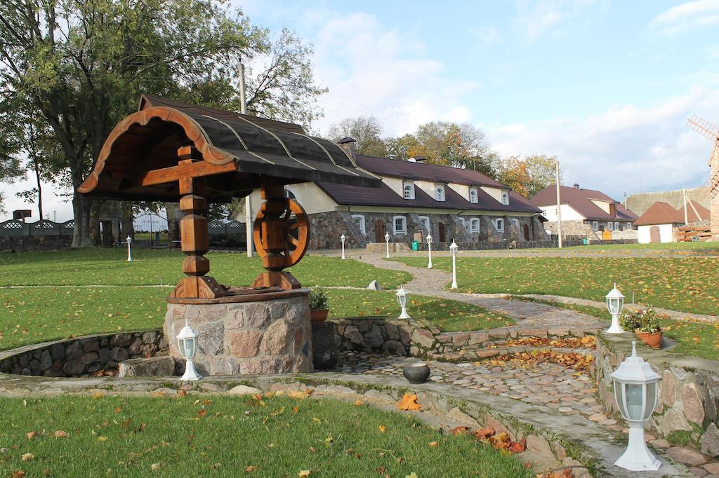 Karalinski Falvarok Tyzengauza Hotel Korolino  Exterior photo