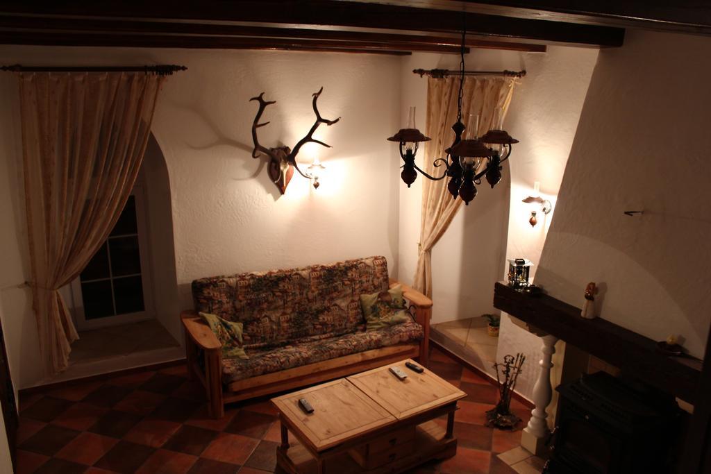 Karalinski Falvarok Tyzengauza Hotel Korolino  Room photo